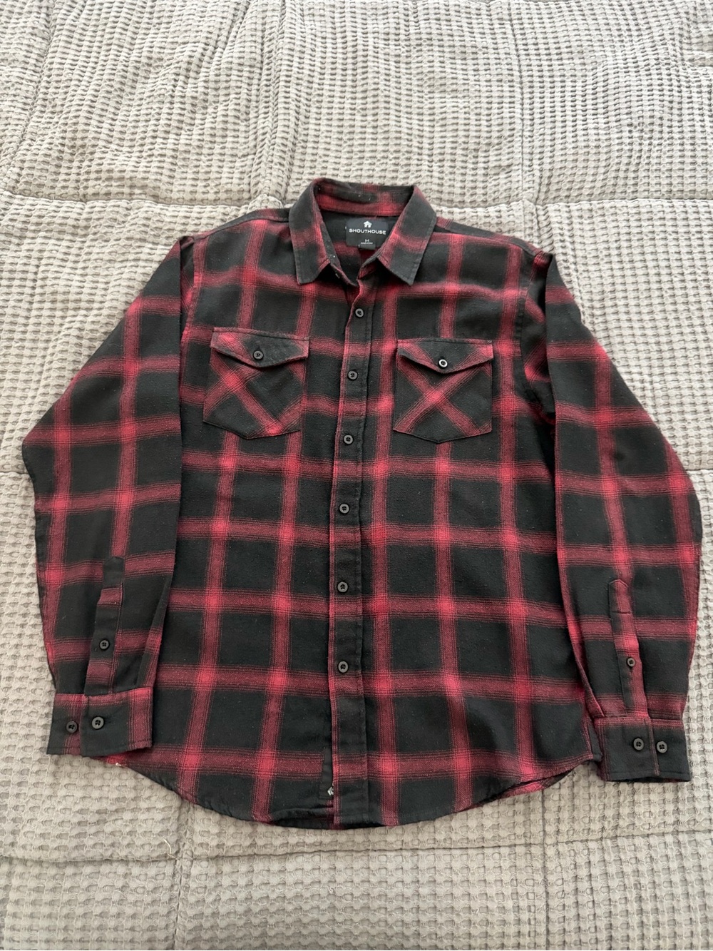 Shouthouse Red and Black Plaid Flannel Button-Down Shirt Size Medium